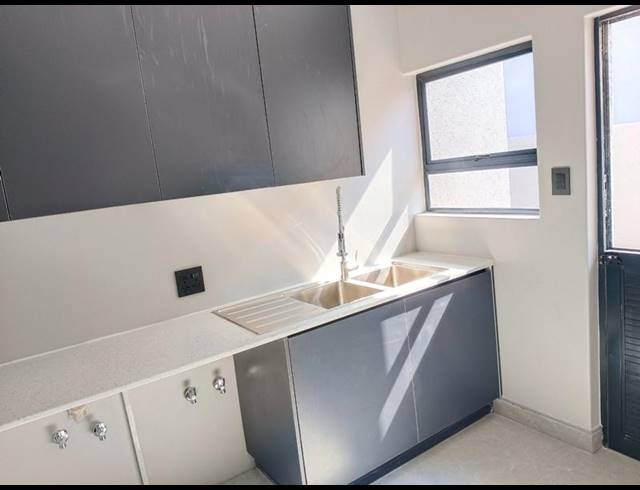 6 BEDROOM HOUSE FOR SALE IN SIX FOUNTAINS RESIDENTIAL ESTATE